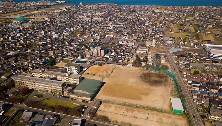 新居浜東高等学校の空撮写真